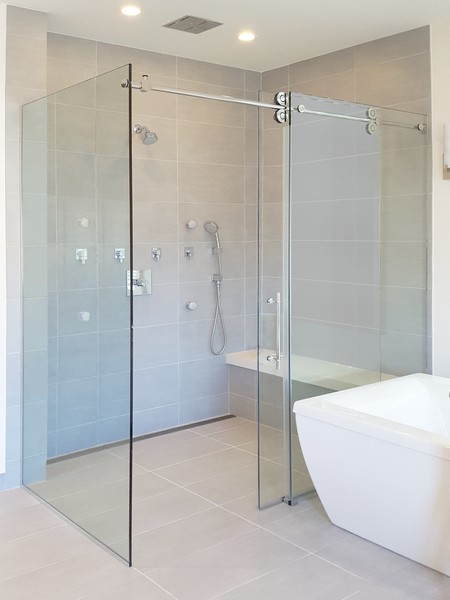 shower glass partition in abu dhabi by INFOCUS Glass & Aluminum Works